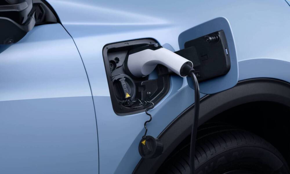 зареждане електромобил SUV EWIND